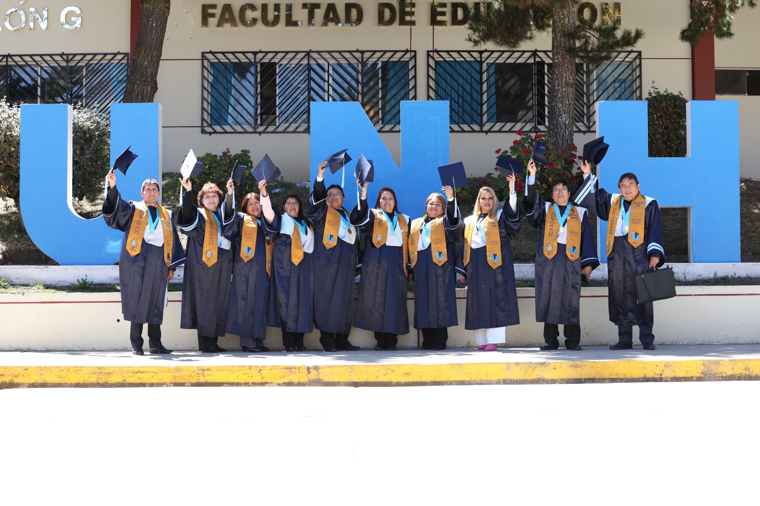 Estudiantes del Programa de Doctorado, culminando el 6to ciclo académico.